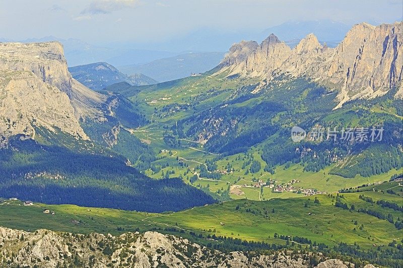 从田园牧歌式的Lagazuoi山顶全景，五Torri Dolomites，山顶山脉，戏剧性和雄伟的意大利泰洛阿尔卑斯山